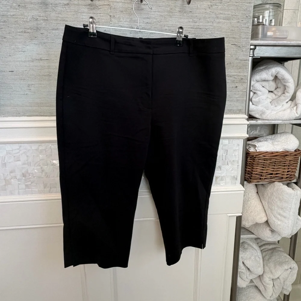 14 WHBM White House Black Market Stretch Capri dropped pedal pusher pants black